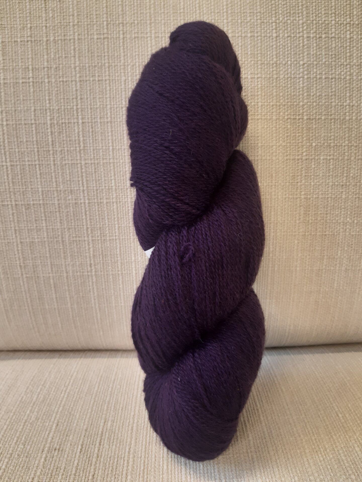 Aade Lõng Vironvilla 8/2 vyyhti yksivärinen Dark Lila n. 210g