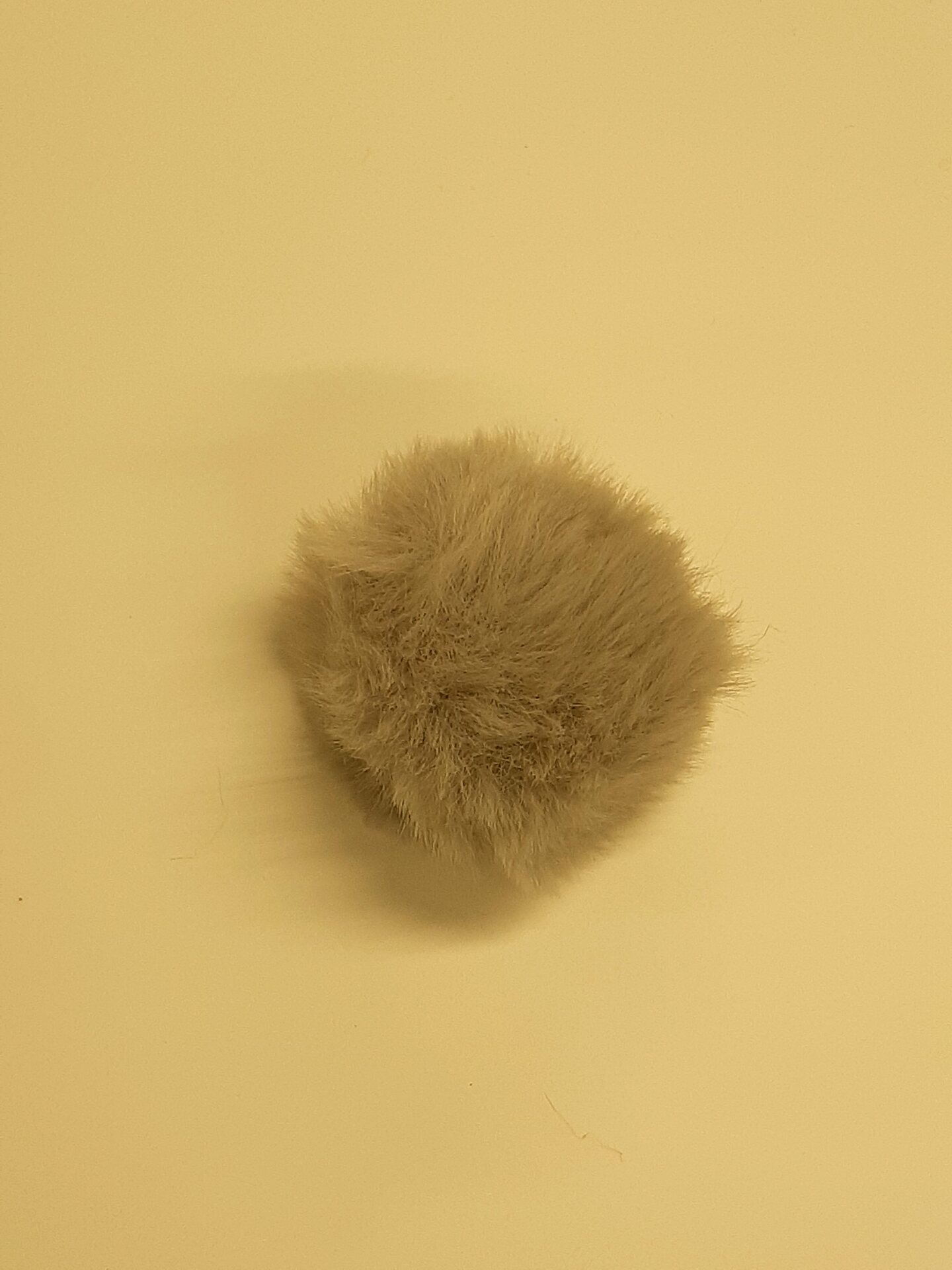 Pompons tupsu 6cm Vaaleanharmaa