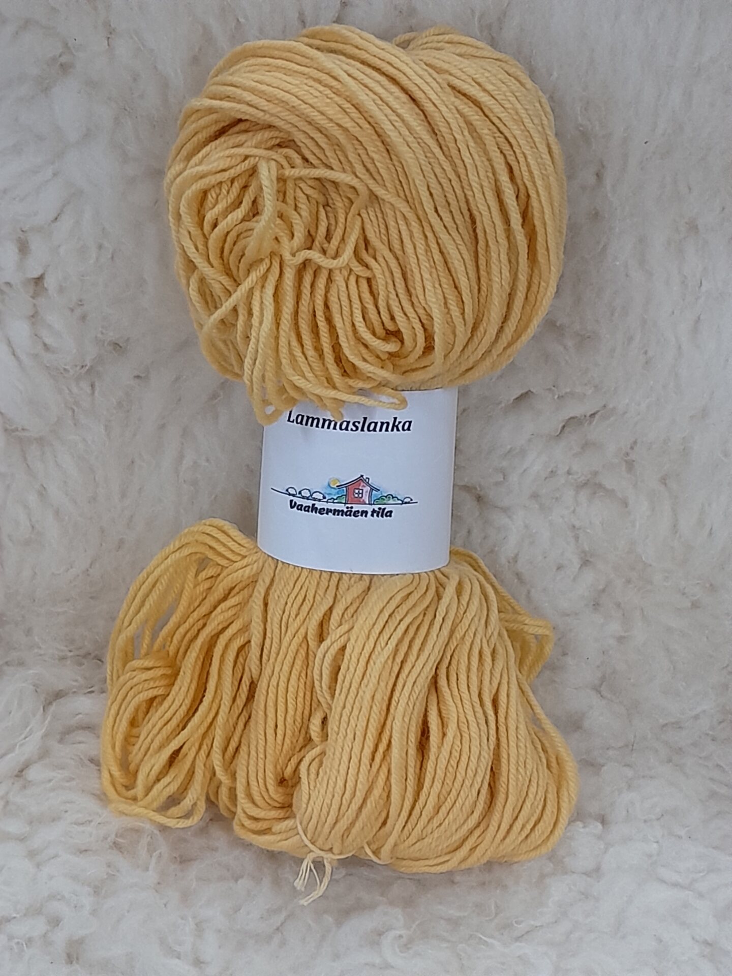 Kasvivärjätty kampalanka 110x4, 100g n. 210m Koivunlehti