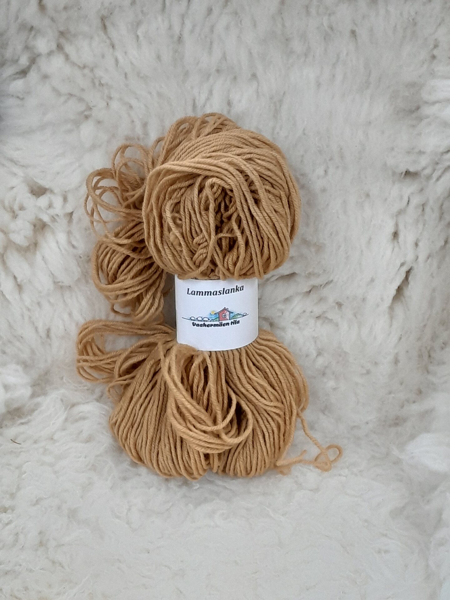 Kasvivärjätty kampalanka 110x4, 100g n. 210m Vuorenkilpi