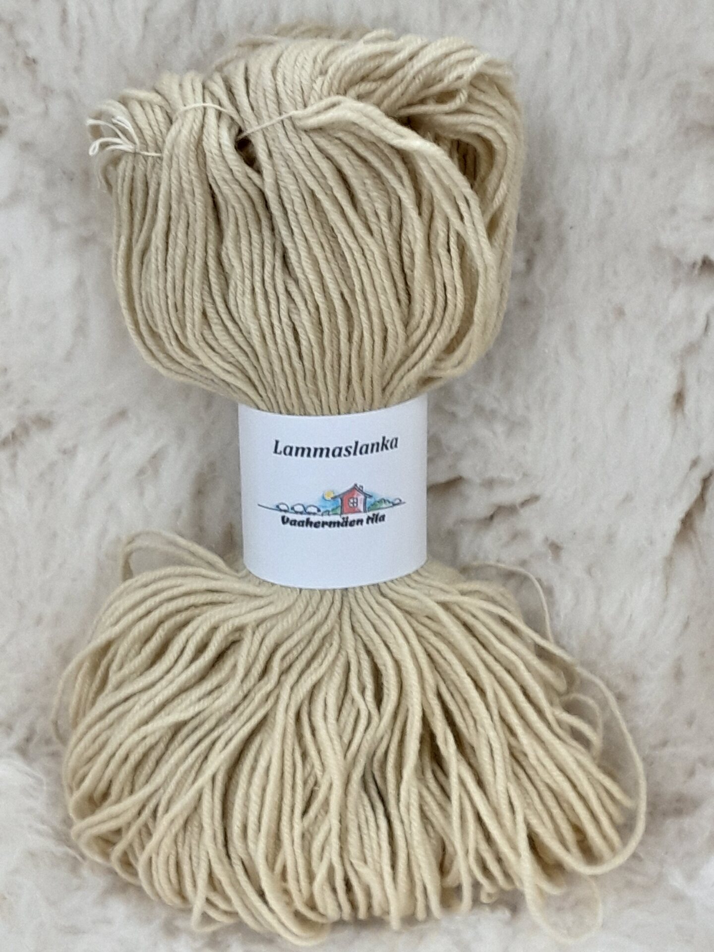 Kasvivärjätty kampalanka 110x4, 100g n. 210m Lupiini