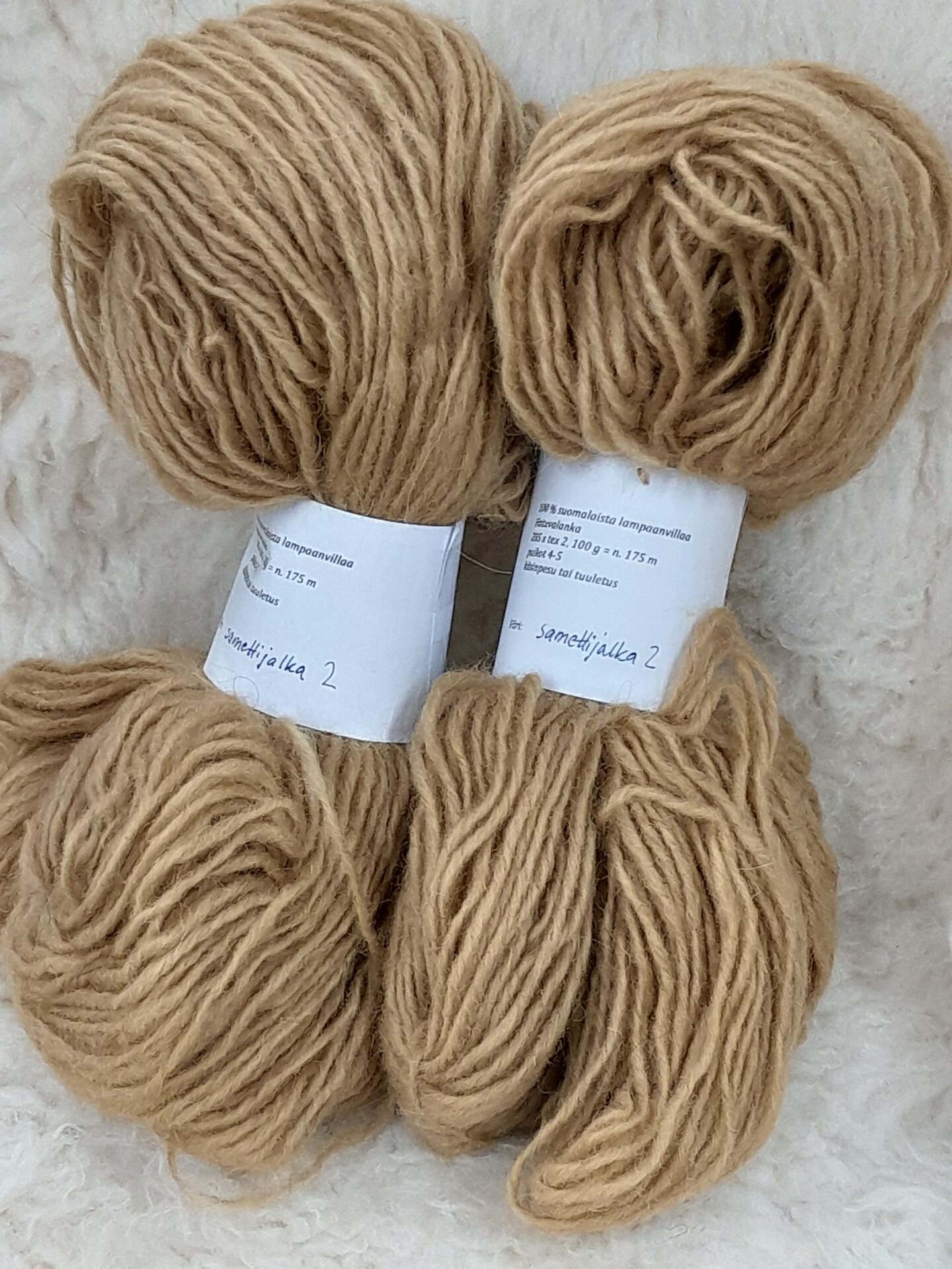 Kasvivärjätty Hahtuvalanka 285x2, 100g n. 175m Samettijalka 2