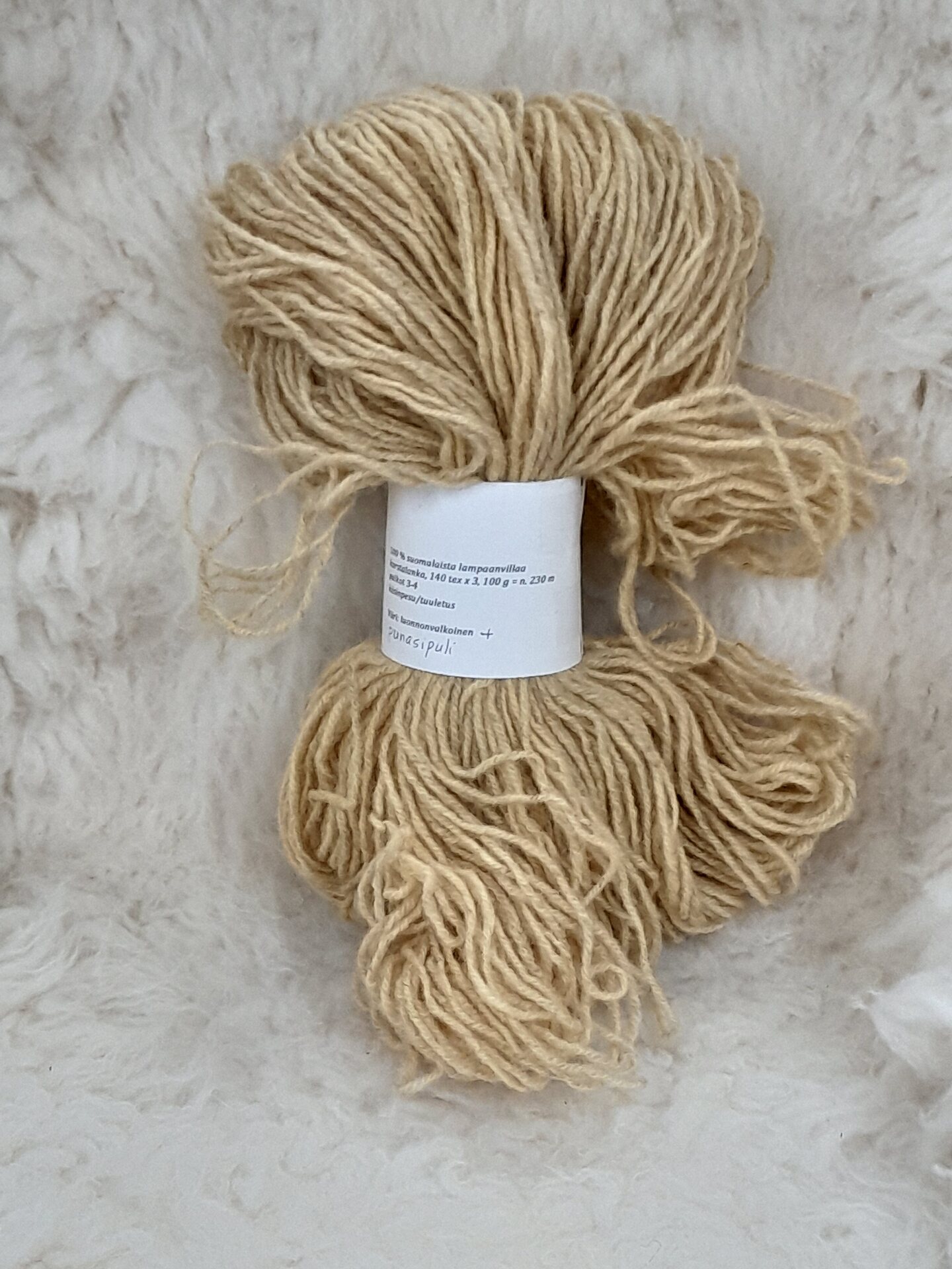 Kasvivärjätty Karstalanka 140x3, 100g n.230m LV+punasipuli