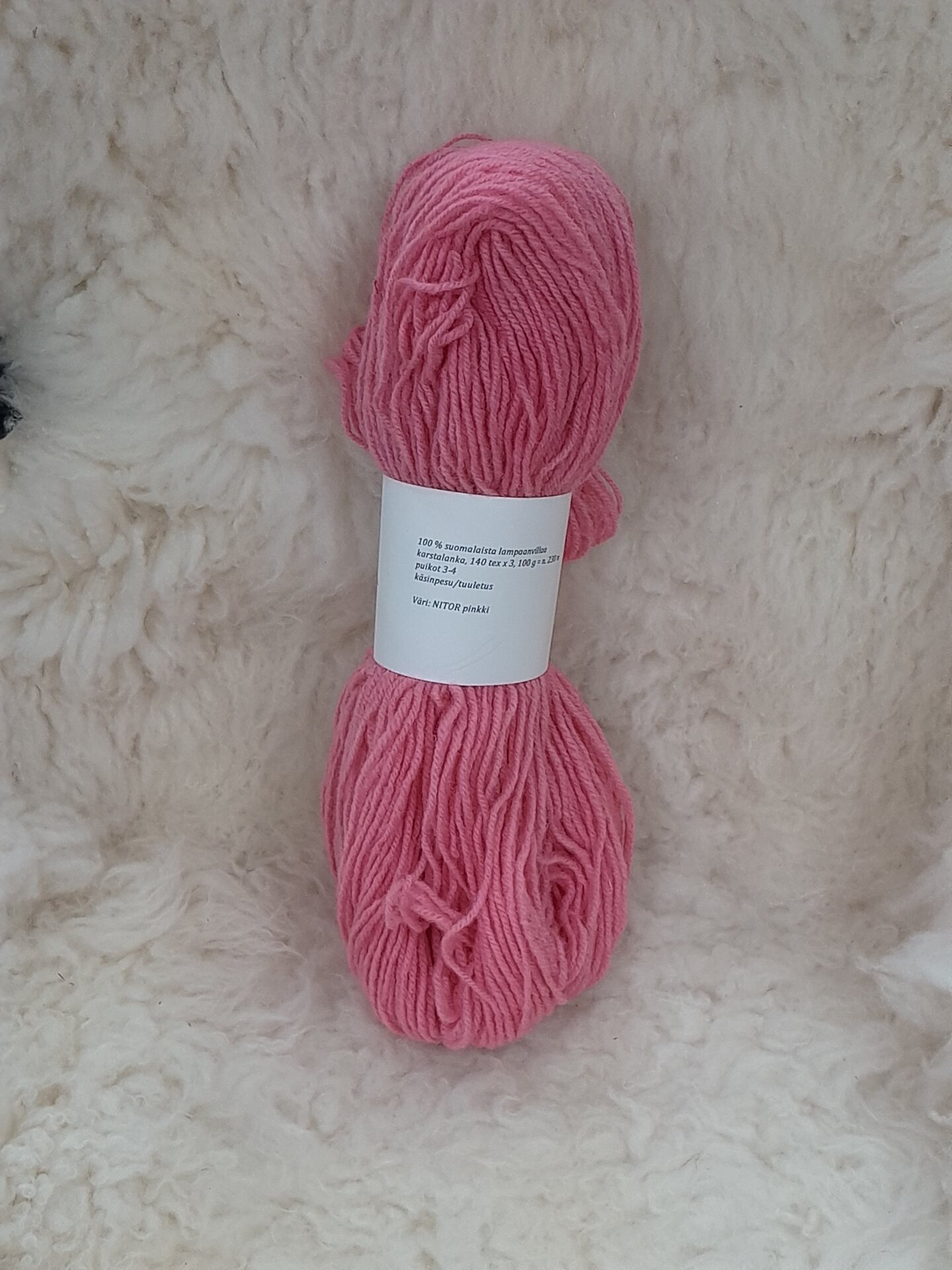 Käsinvärjätty Karstalanka 140x3, 100g n. 230m Nitor pinkki