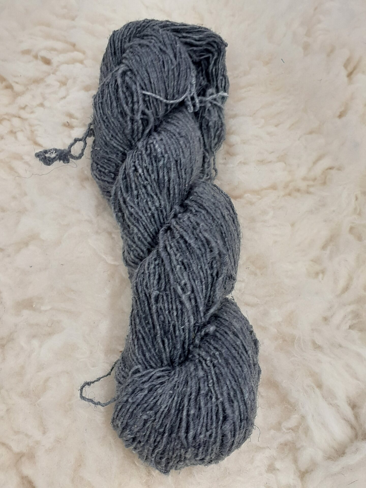 Nokkonen, konekehrätty Harmaa