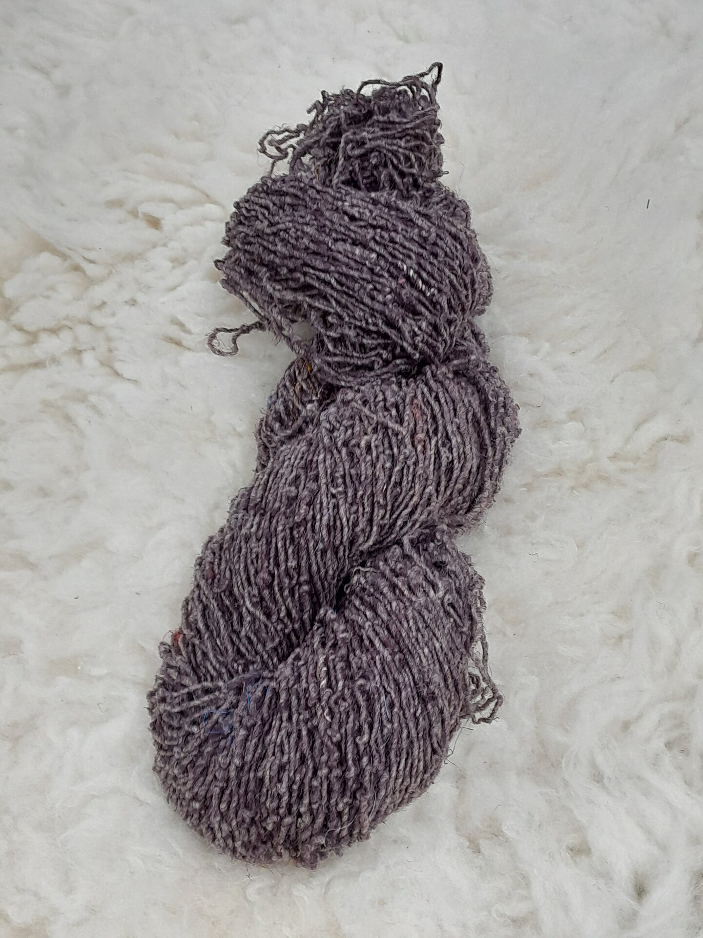 Nokkonen, konekehrätty Lila