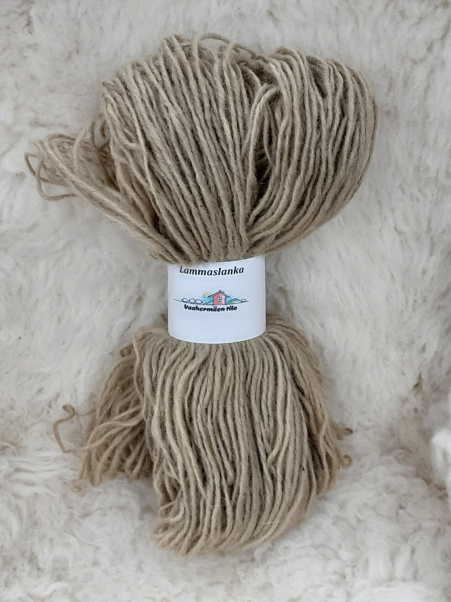 Kasvivärjätty Hahtuvalanka 285x2, 100g n. 175m Männynsuomuorakas 2