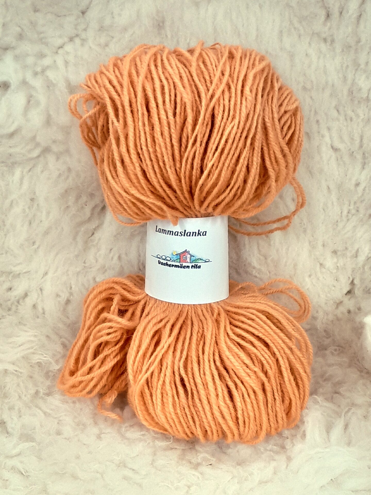 Kasvivärjätty kampalanka 110x4, 100g n. 210m Verihelttaseitikki 2