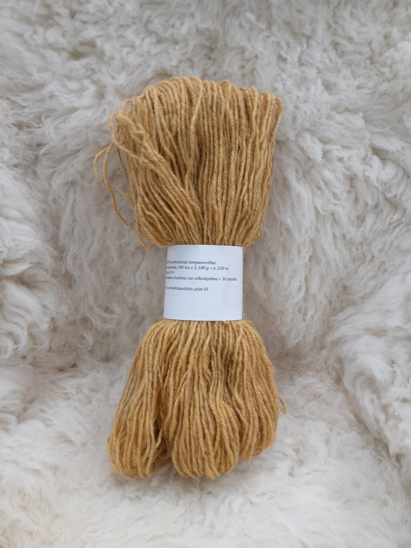 Kasvivärjätty Karstalanka 140x3, 100g n.230m Verihelttaseitikin jalat 3