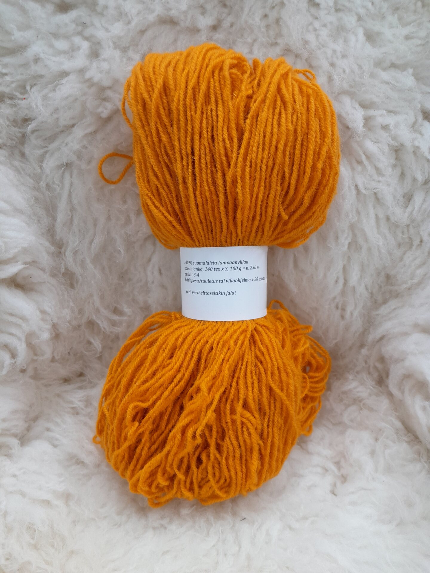 Kasvivärjätty Karstalanka 140x3, 100g n.230m Verihelttaseitikin jalat