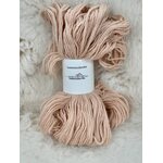 Kasvivärjätty kampalanka 110x4, 100g n. 210m LV+avokado 2