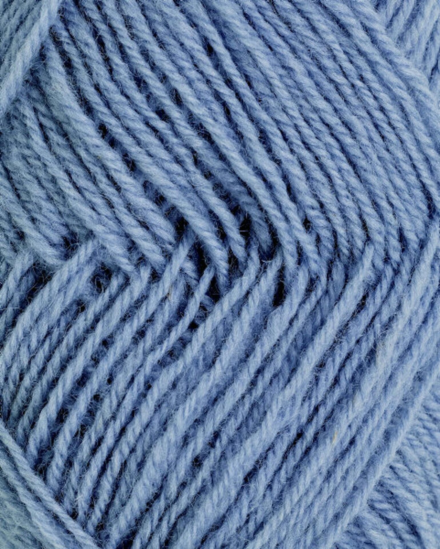 Rauma Garn 3-tråds Strikkegarn, 3-säikeinen karstalanka 192 Blå puddel
