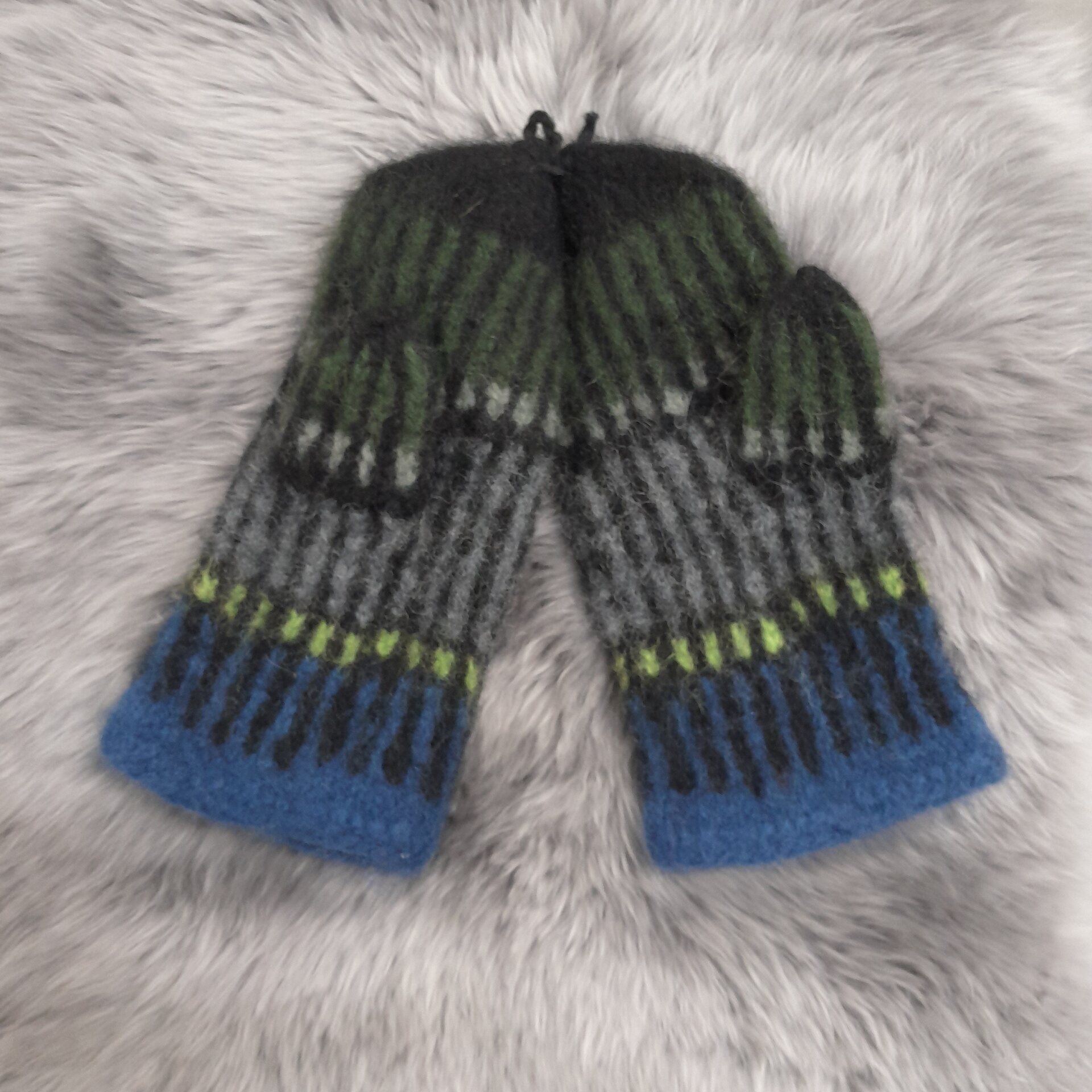 Tuula Tanner Vanutetut vanttuut kirjava L