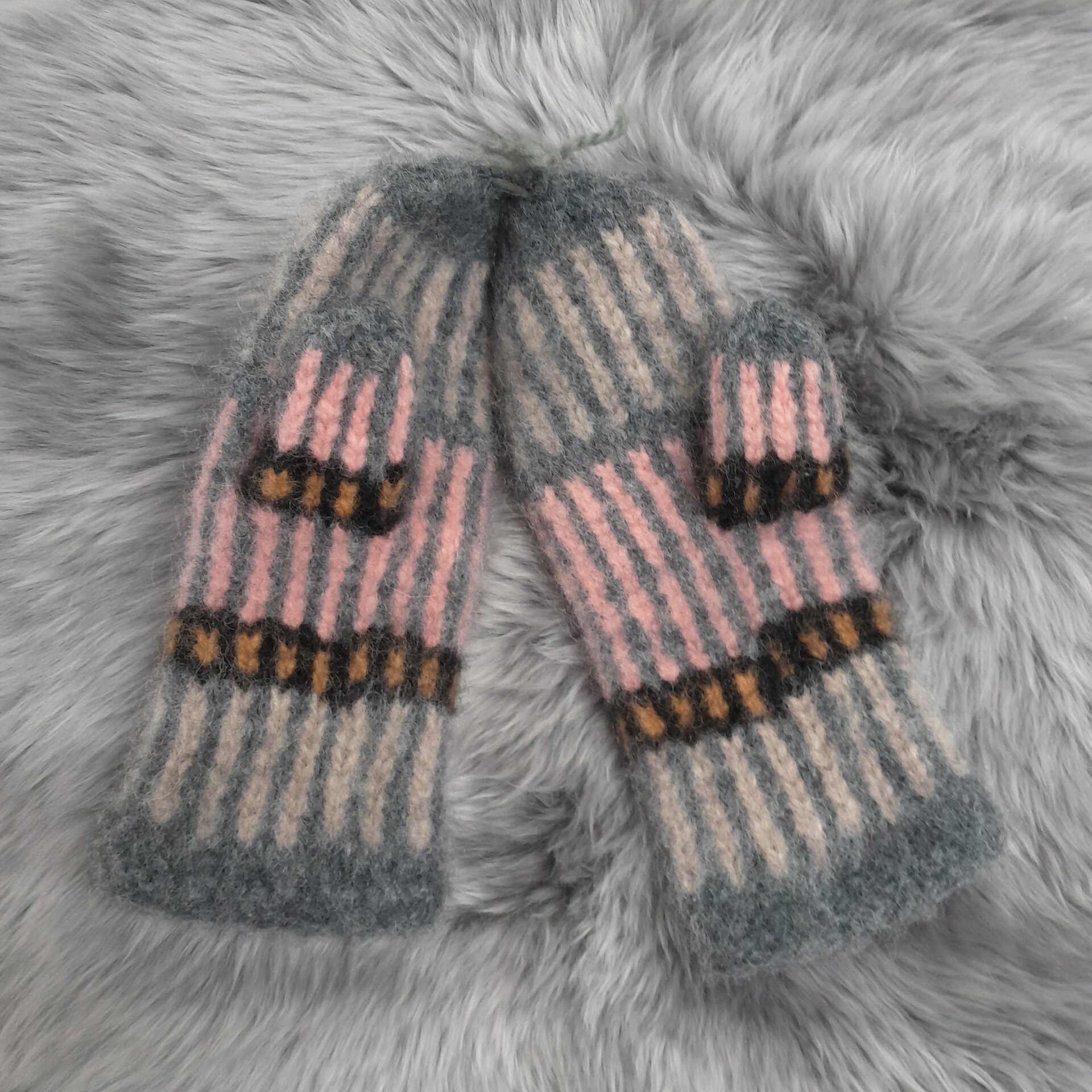 Tuula Tanner Vanutetut vanttuut kirjava S