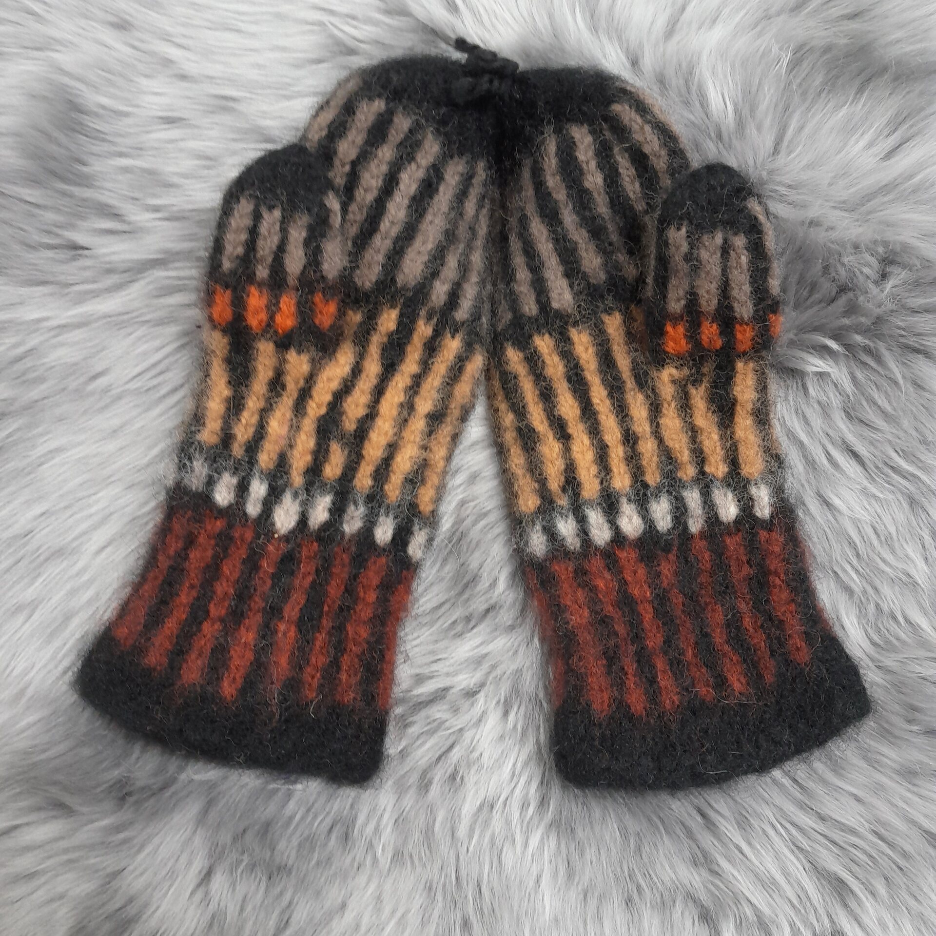 Tuula Tanner Vanutetut vanttuut kirjava S