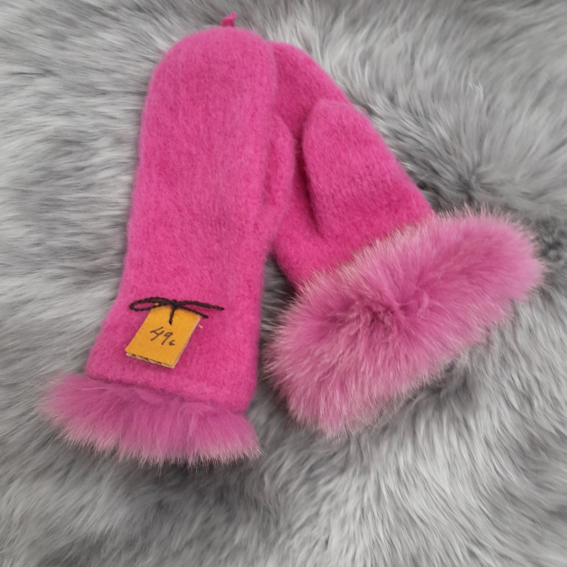 Tuula Tanner Vanutetut vanttuut turkiksella M