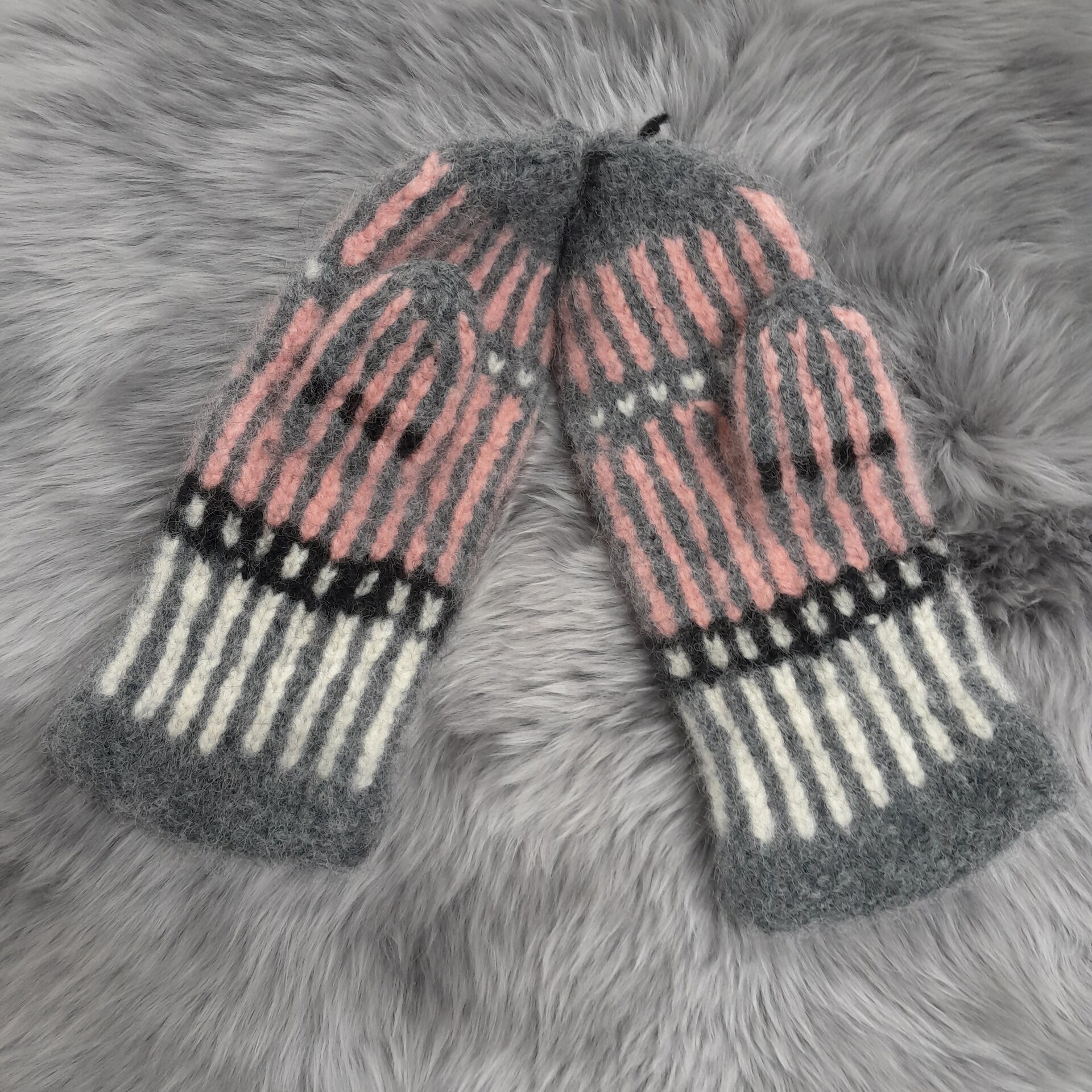 Tuula Tanner Vanutetut vanttuut kirjava M