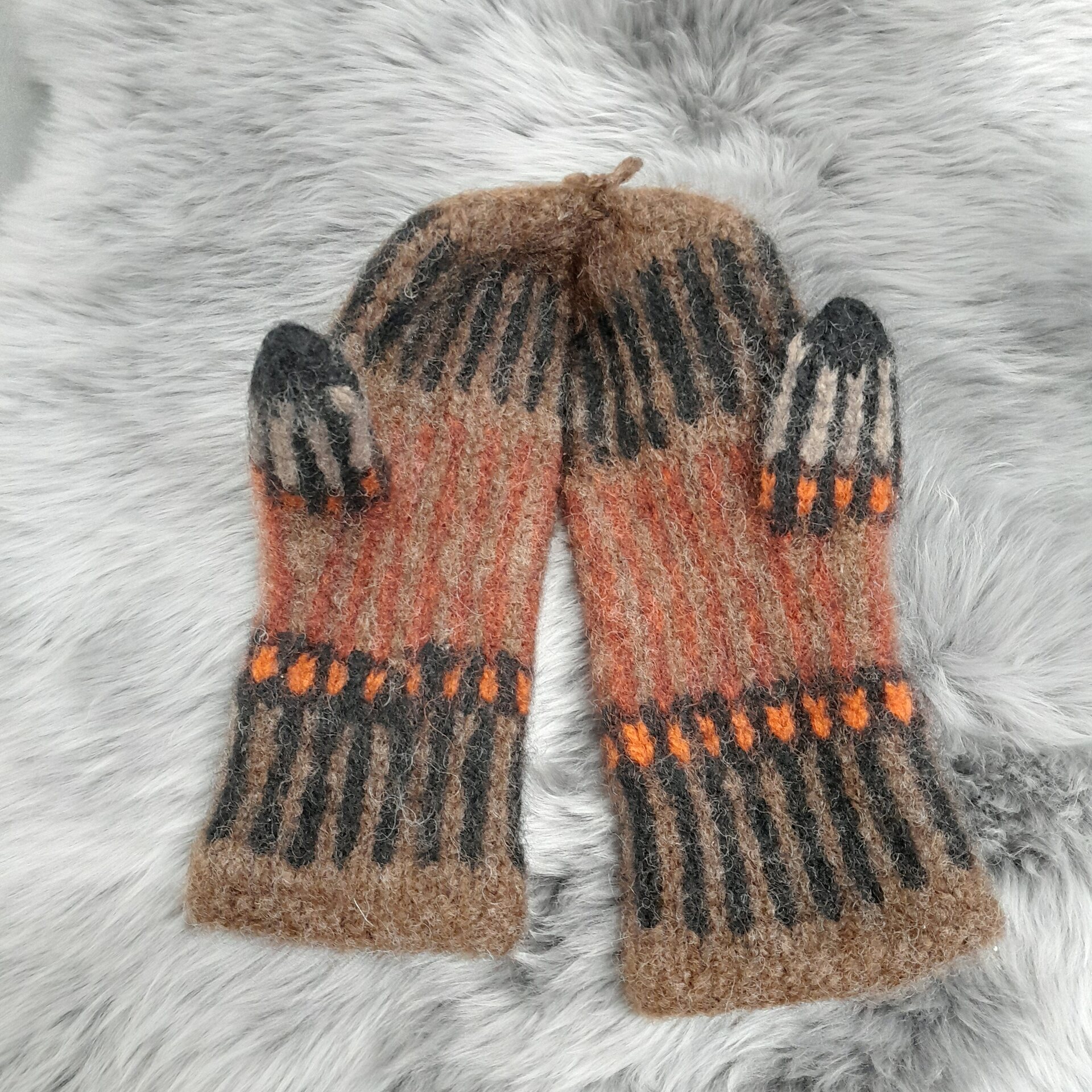 Tuula Tanner Vanutetut vanttuut kirjava S