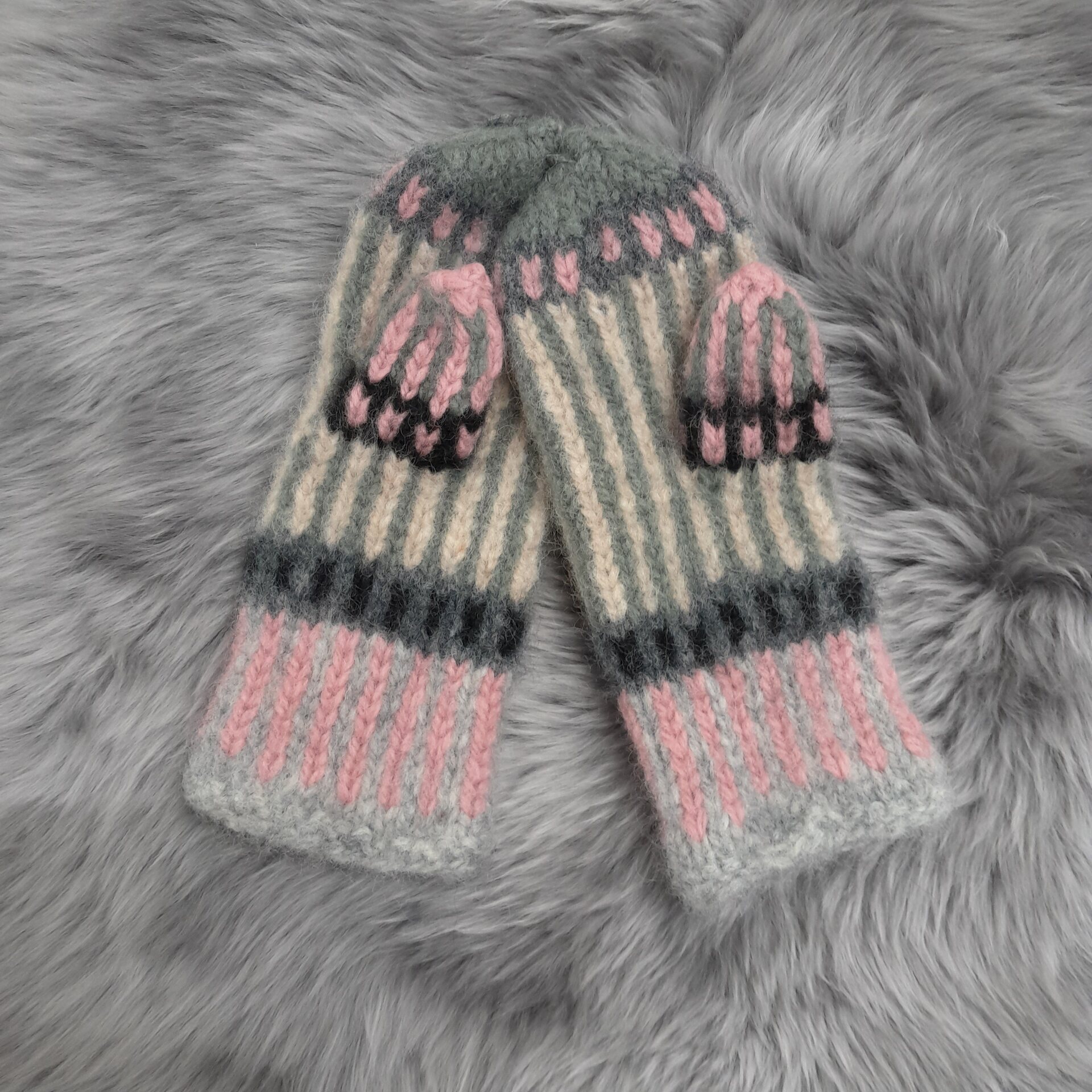 Tuula Tanner Vanutetut vanttuut kirjava S