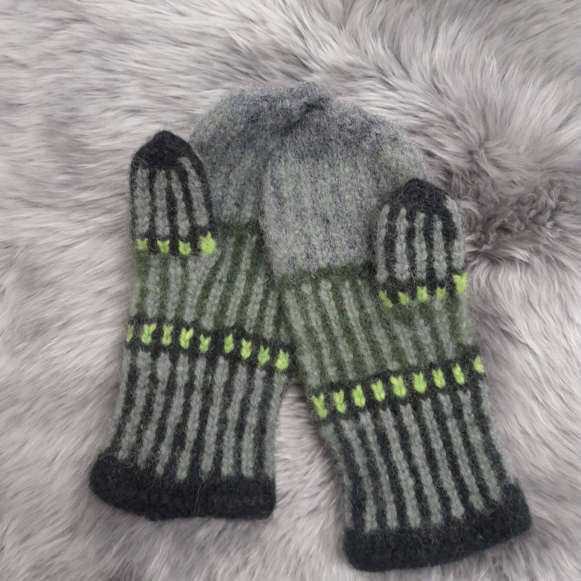 Tuula Tanner Vanutetut vanttuut kirjava L