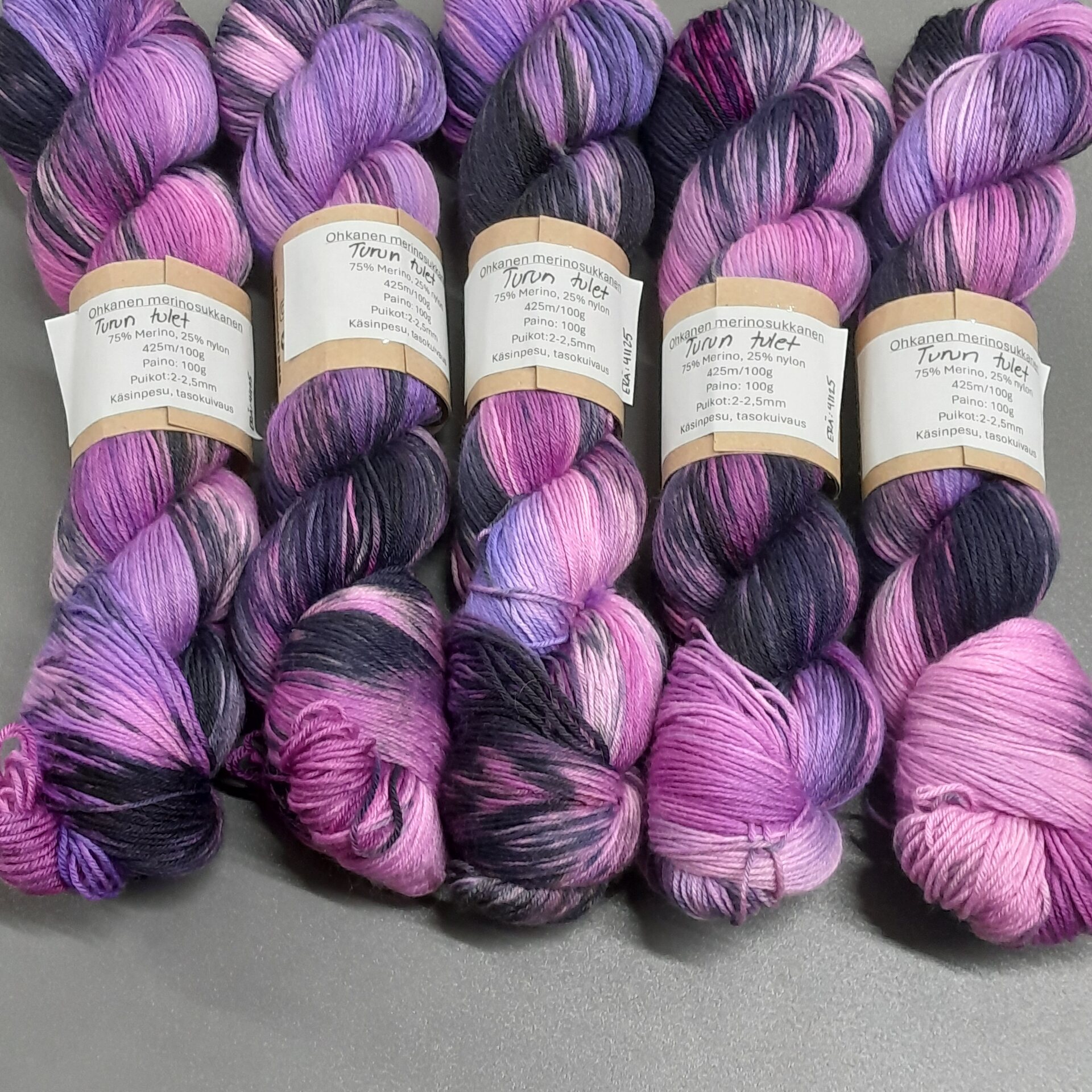 Skeinfinity Ohkanen merinosukkanen Turun tulet