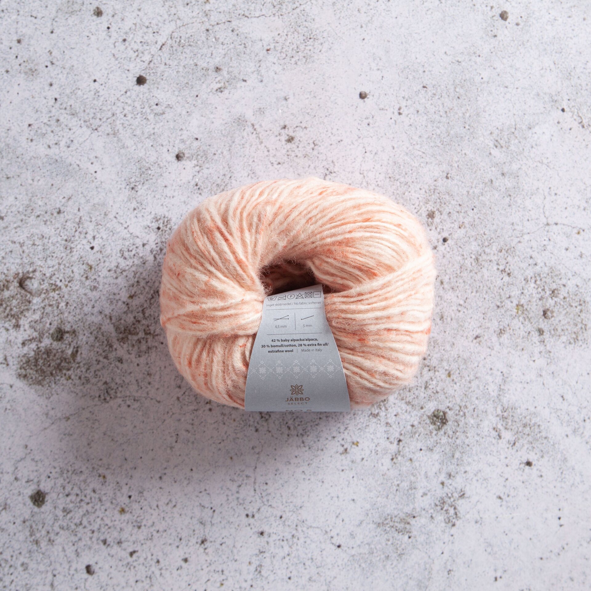 Select NO 5 Botanically Dyed Alpaca Blend 4 mudder root