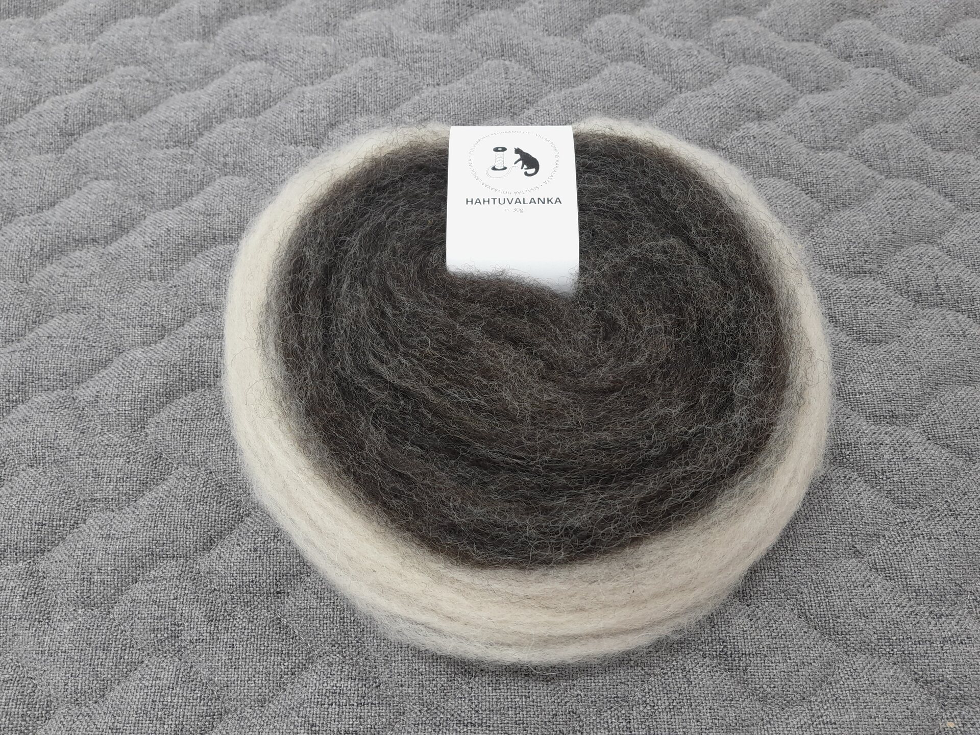 Polvijärven Kehräämö Hahtuvakiekko n. 30g Luonnonmusta/Luonnonvalkoinen