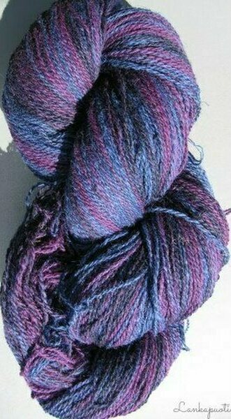 Aade Lõng Vironvilla 8/2 vyyhti monivärinen Blue-lila n. 200g